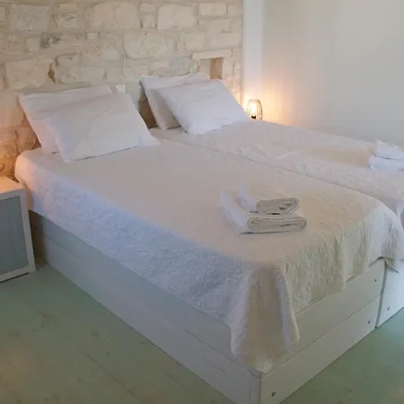 Nomads House 3* Logarász