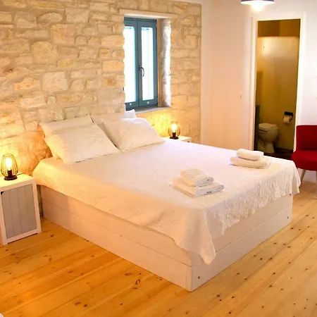 Nomads House 3* Logarász