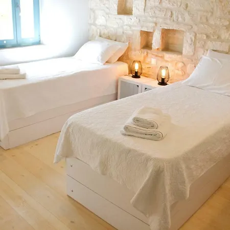 Nomads House Aparthotel Logaras