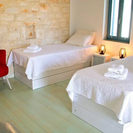 Nomads House Apartmanhotel