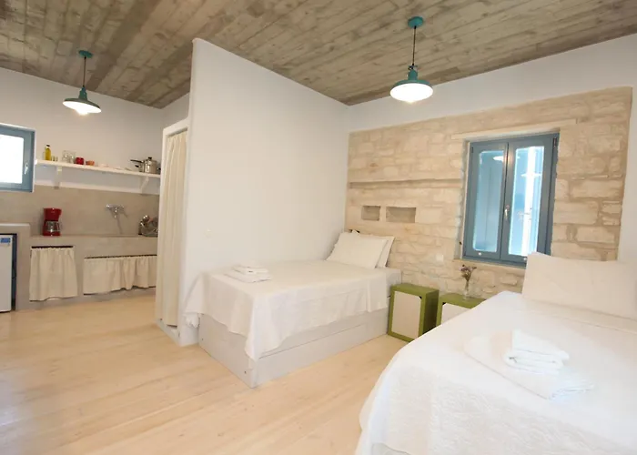 Nomads House Logaras