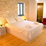 Nomads House 3* Logaras
