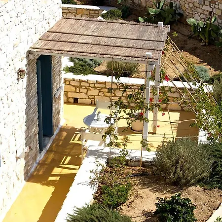 Nomads House Aparthotel