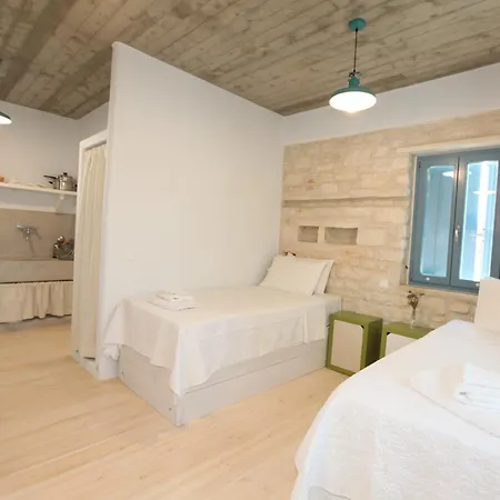 Nomads House Logaras