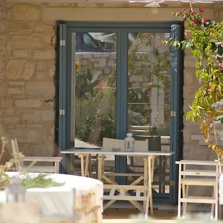 Nomads House Logaras