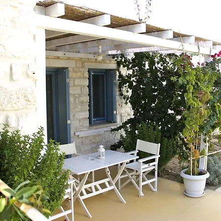 Nomads House Aparthotel Logaras