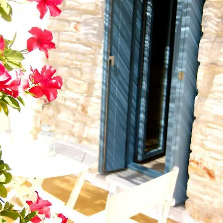 Nomads House Aparthotel 3*