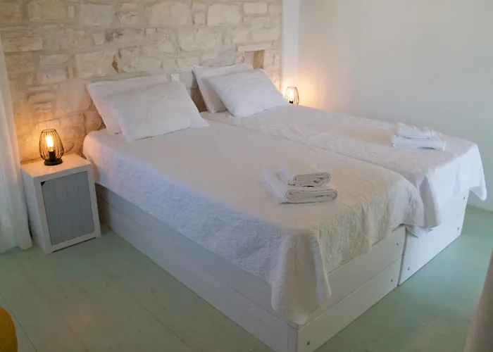 Nomads House 3* Логарас