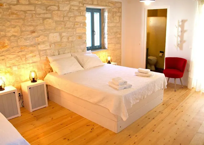 Nomads House 3* Логарас